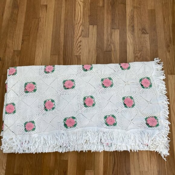 Vintage Hand Made White with Pink Rose Crochet Blanket - Picture 6 of 6